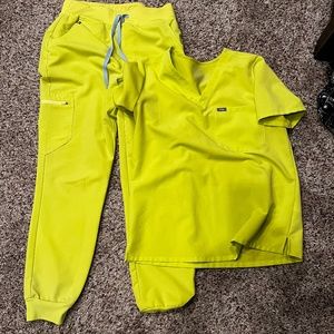 Like new Figs scrubs